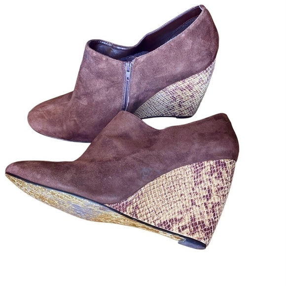Beverly Feldman chocolate Brown Suede Snakeskin Wedge booties sz 9 - Picture 3 of 15